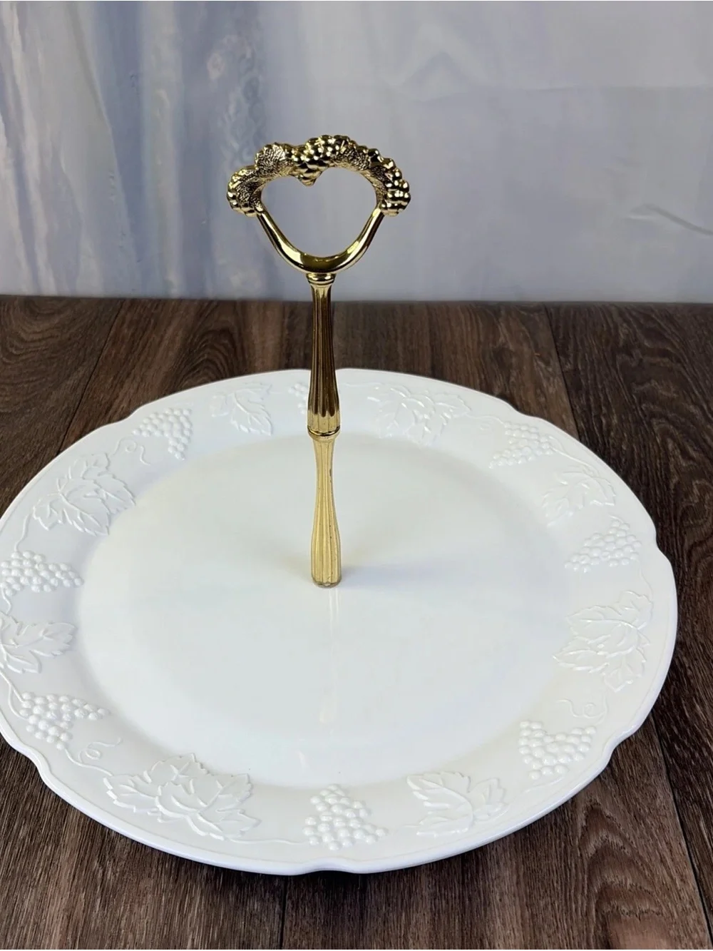 Vintage Indiana Colony Milk Glass Harvest Grape Large 14